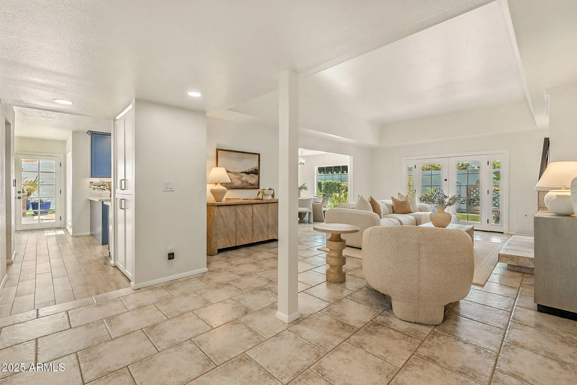 Property Slideshow image 9 of 99 | 43 e boca raton rd, Phoenix, AZ, 85022