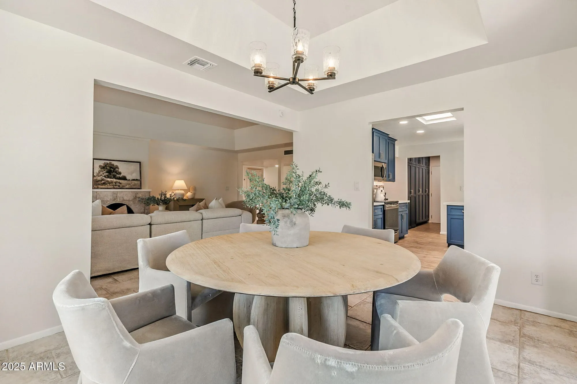 Property Slideshow image 16 of 99 | 43 e boca raton rd, Phoenix, AZ, 85022