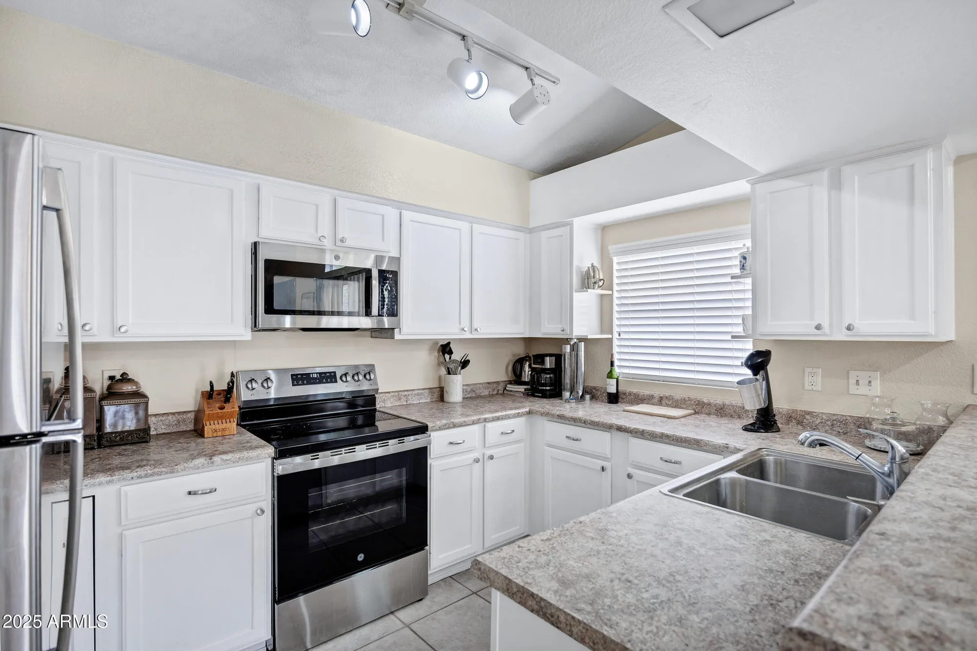 Property Slideshow image 1 of 19 | 12244 s 45th st, Phoenix, AZ, 85044