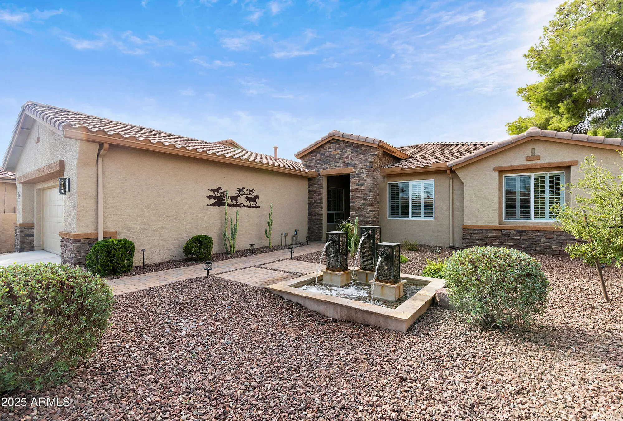 Property Slideshow image 1 of 69 | 10061 e coopers hawk dr, Sun Lakes, AZ, 85248