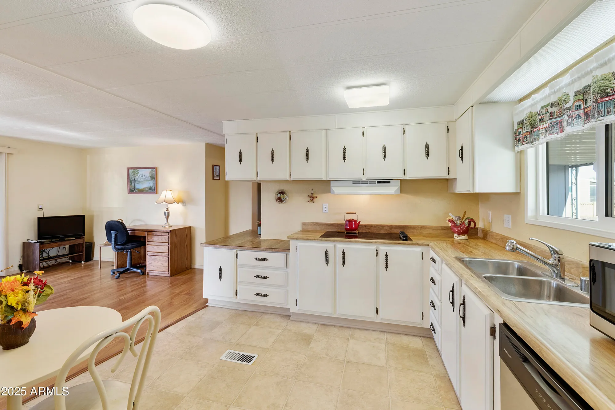 Property Slideshow image 8 of 35 | 8304 e desert trail, Mesa, AZ, 85208