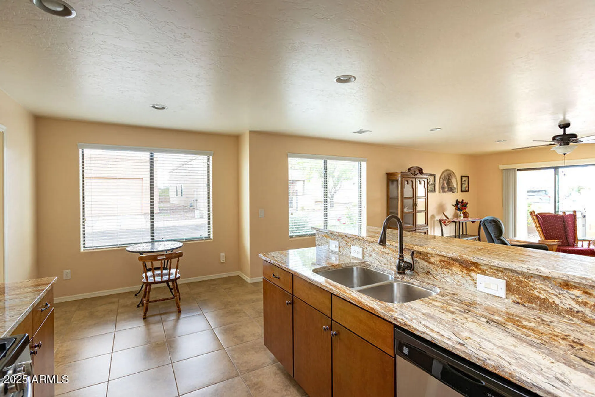 Property Slideshow image 6 of 42 | 762 s clubhouse ln, Sierra Vista, AZ, 85635