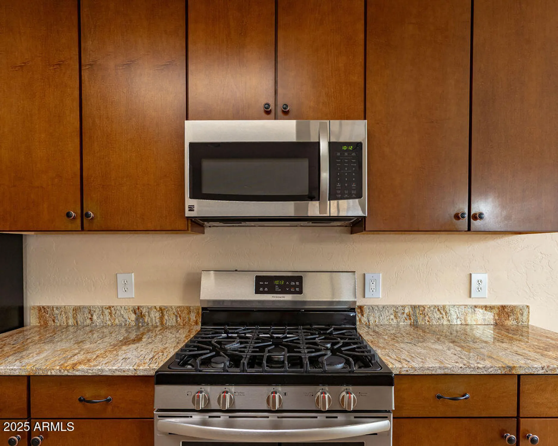 Property Slideshow image 7 of 42 | 762 s clubhouse ln, Sierra Vista, AZ, 85635