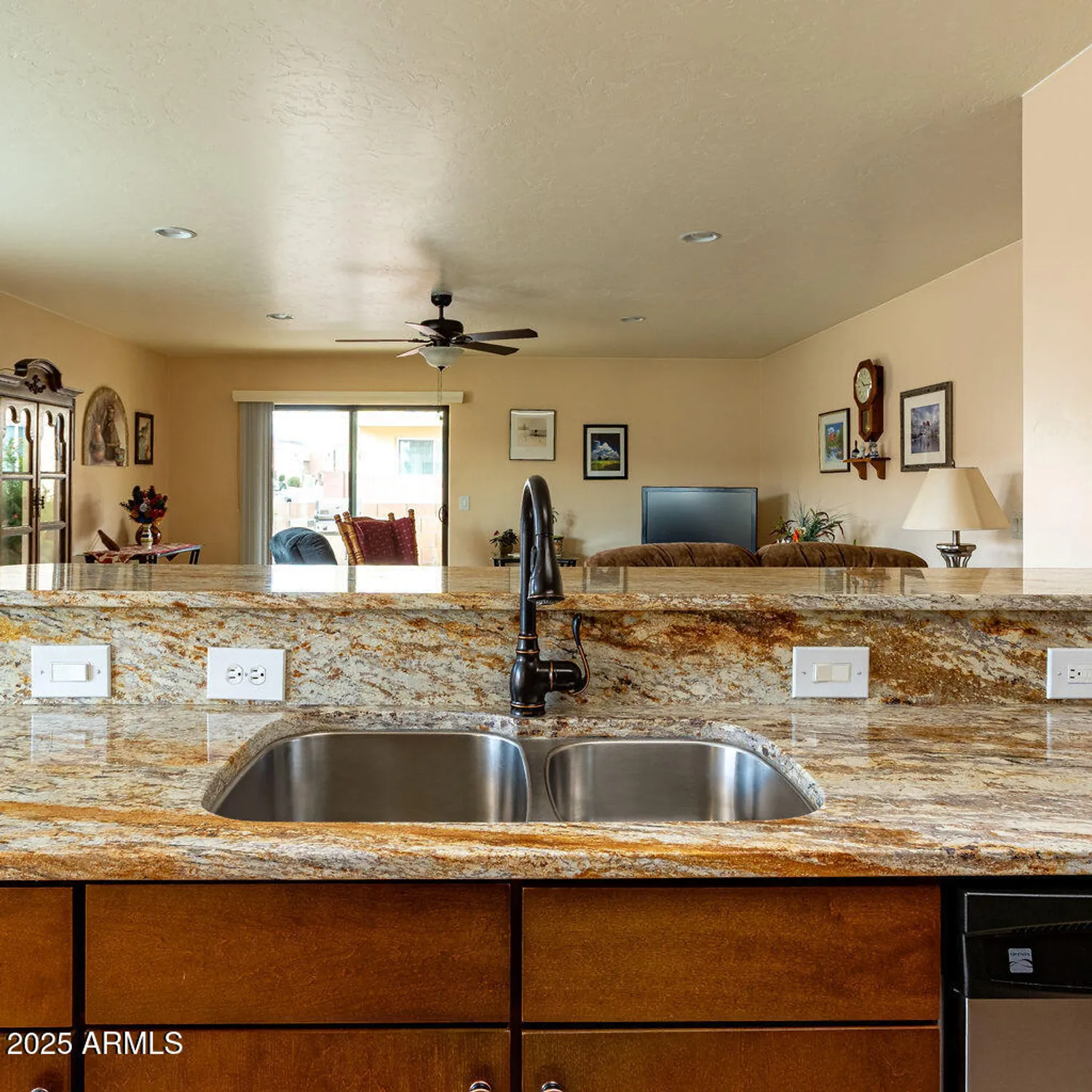 Property Slideshow image 8 of 42 | 762 s clubhouse ln, Sierra Vista, AZ, 85635