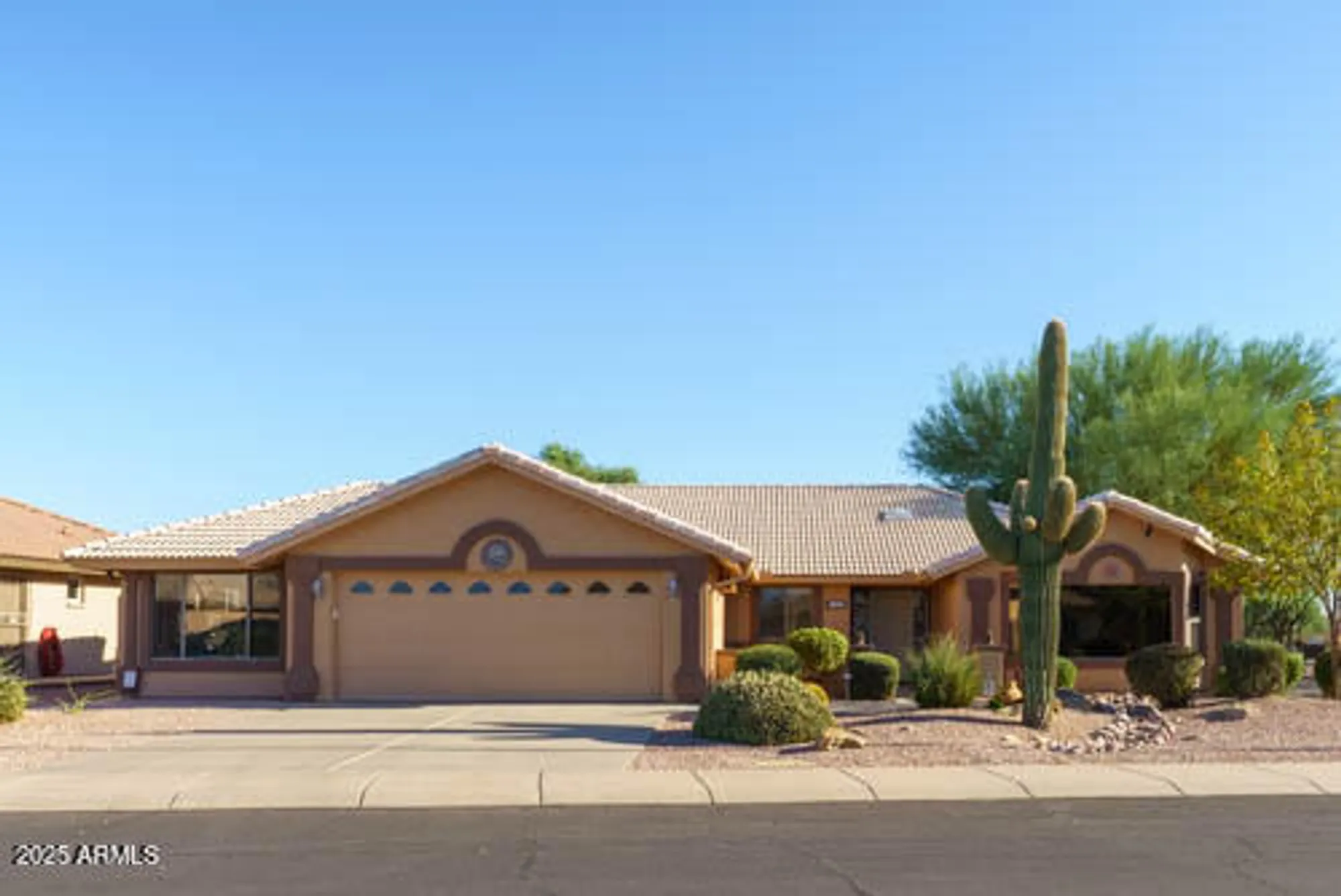 Property Slideshow image 2 of 35 | 11303 e laguna azul cir, Mesa, AZ, 85209