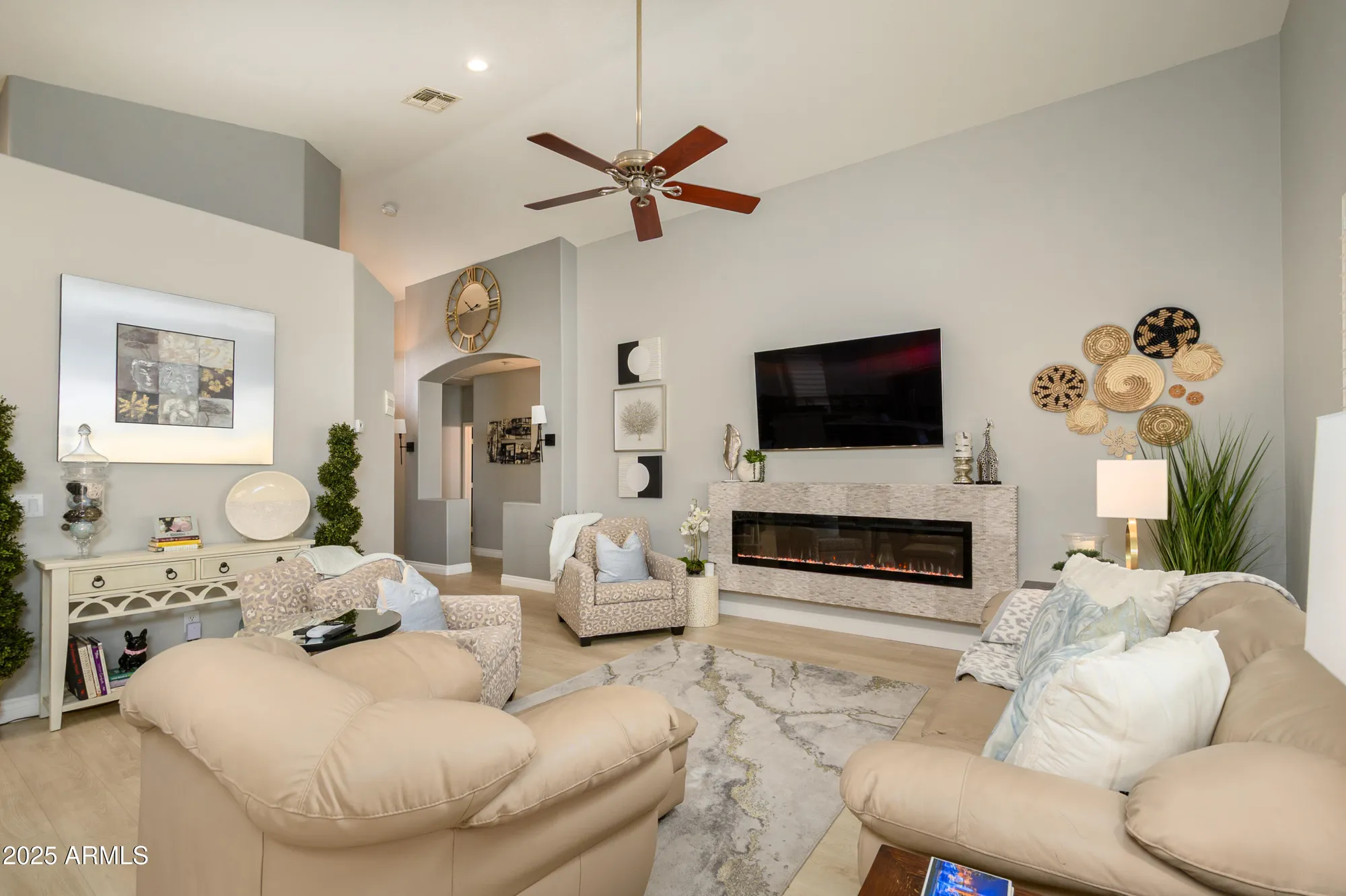 Property Slideshow image 8 of 32 | 17612 w ingleside dr, Surprise, AZ, 85374