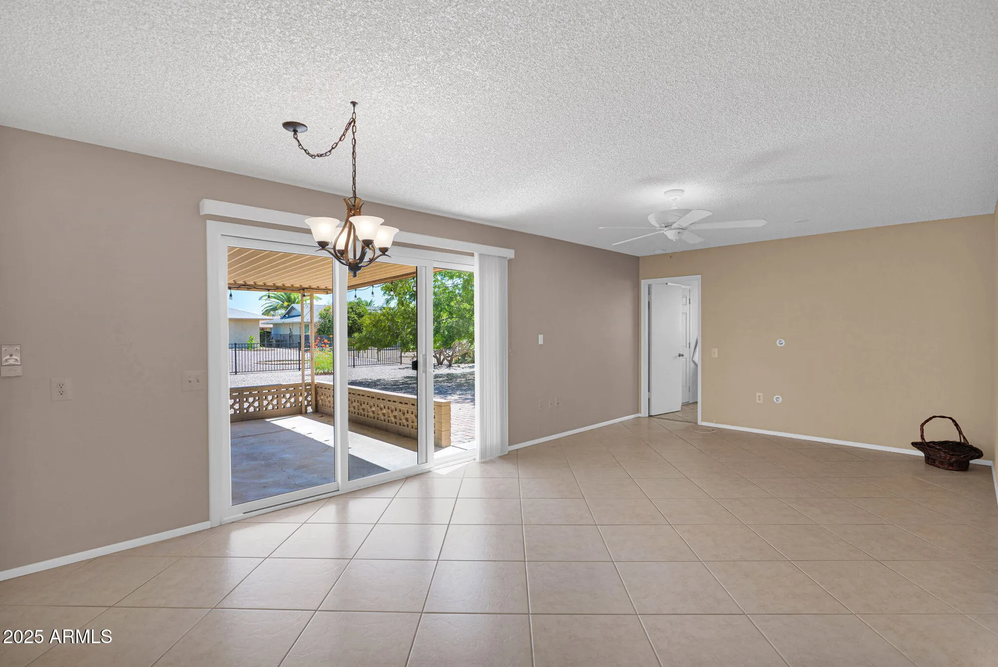 Property Slideshow image 8 of 31 | 9529 w glen oaks cir, Sun City, AZ, 85351