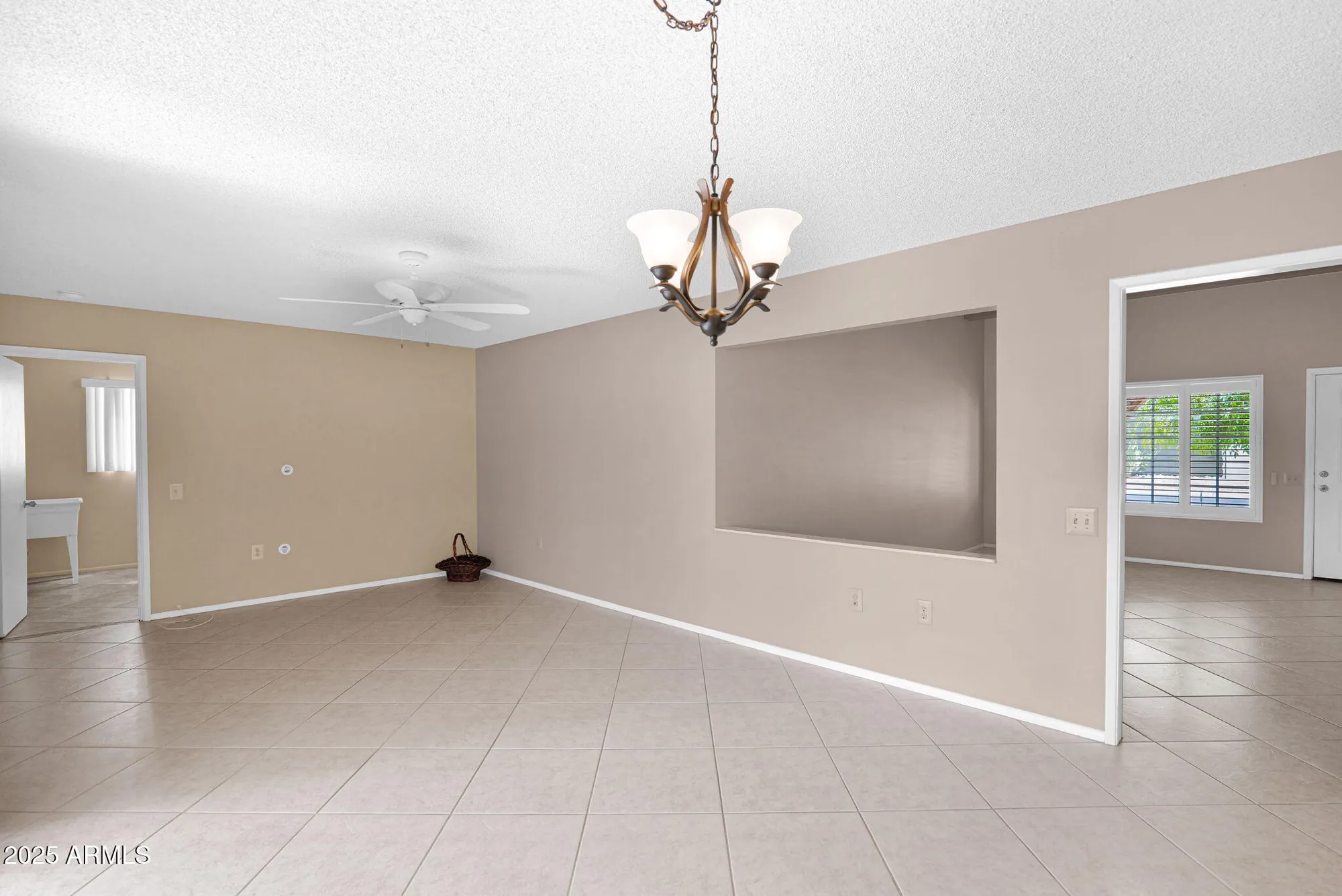 Property Slideshow image 10 of 31 | 9529 w glen oaks cir, Sun City, AZ, 85351