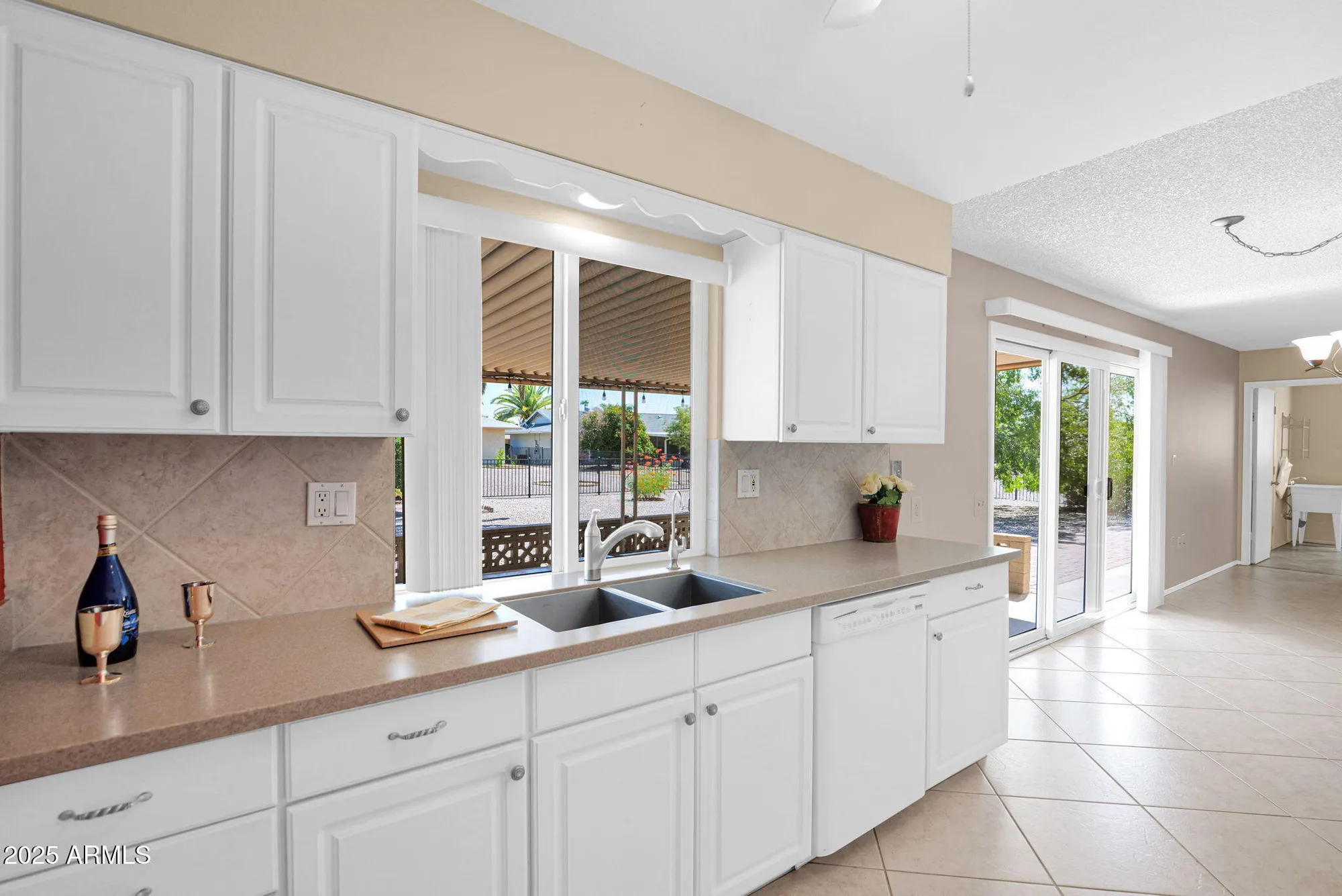 Property Slideshow image 11 of 31 | 9529 w glen oaks cir, Sun City, AZ, 85351