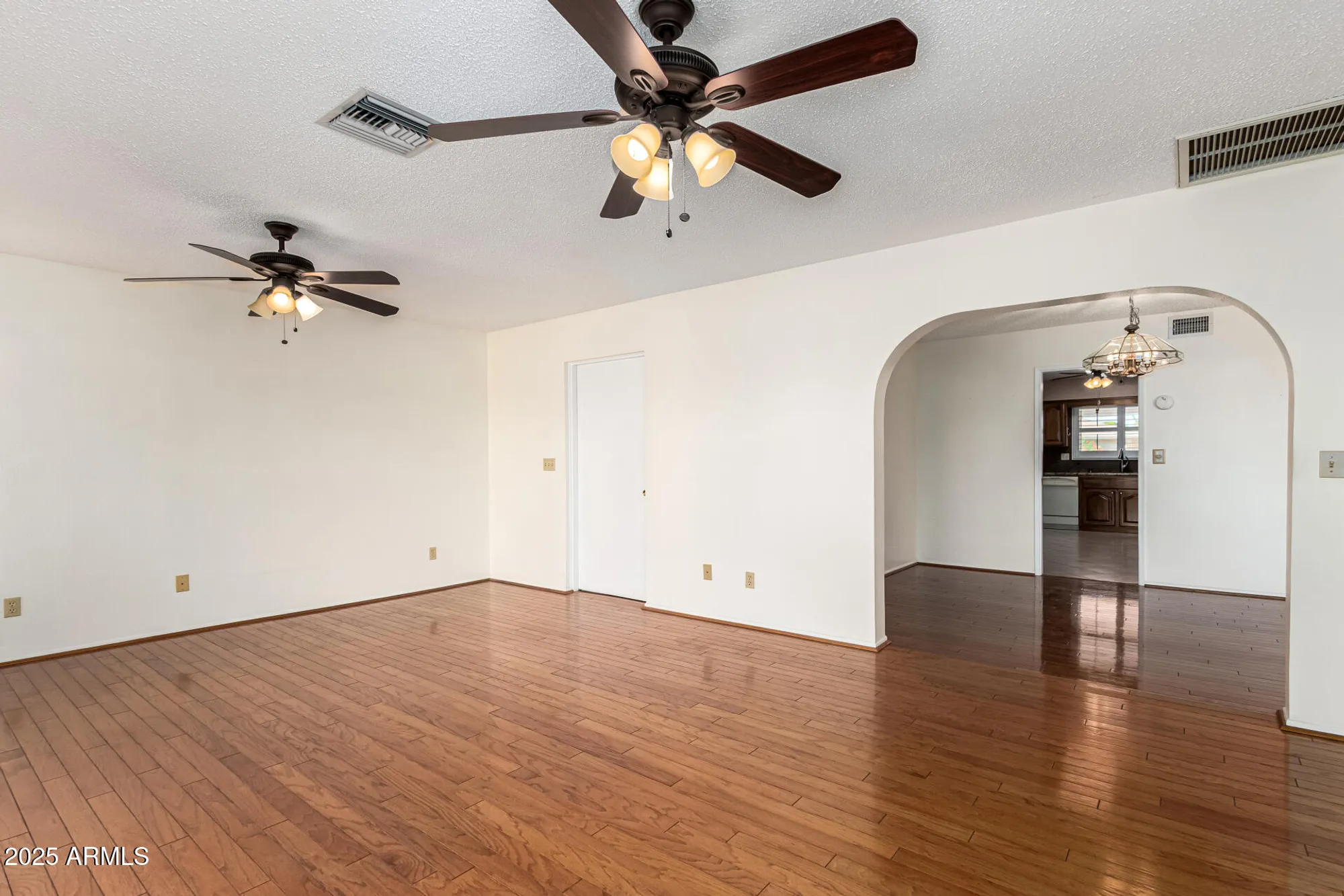 Property Slideshow image 7 of 25 | 9906 w kingswood cir, Sun City, AZ, 85351