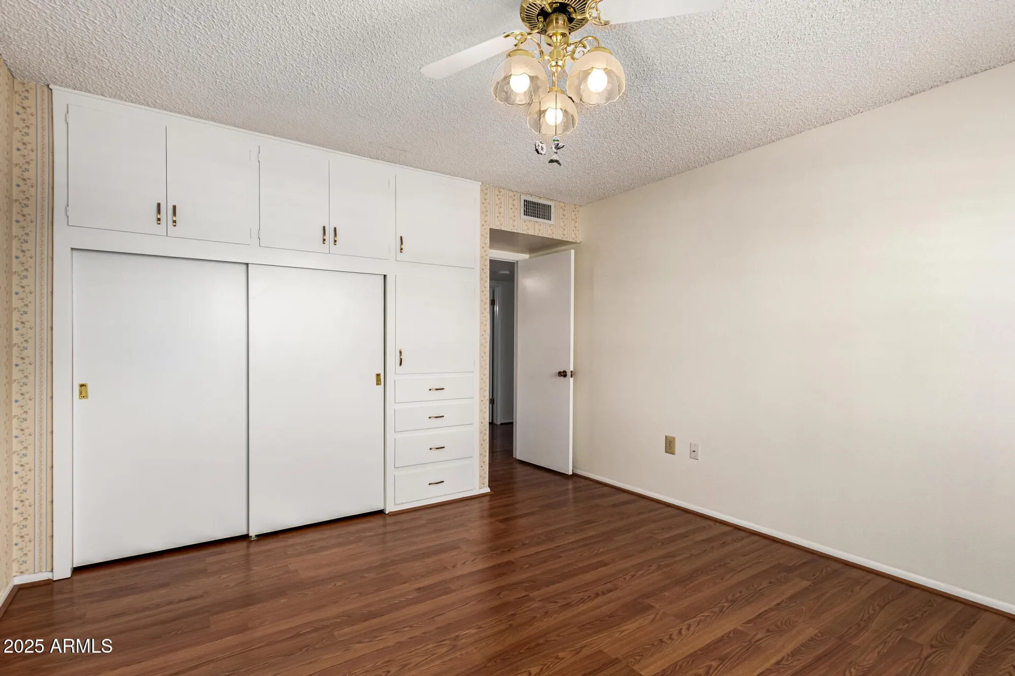 Property Slideshow image 14 of 25 | 9906 w kingswood cir, Sun City, AZ, 85351