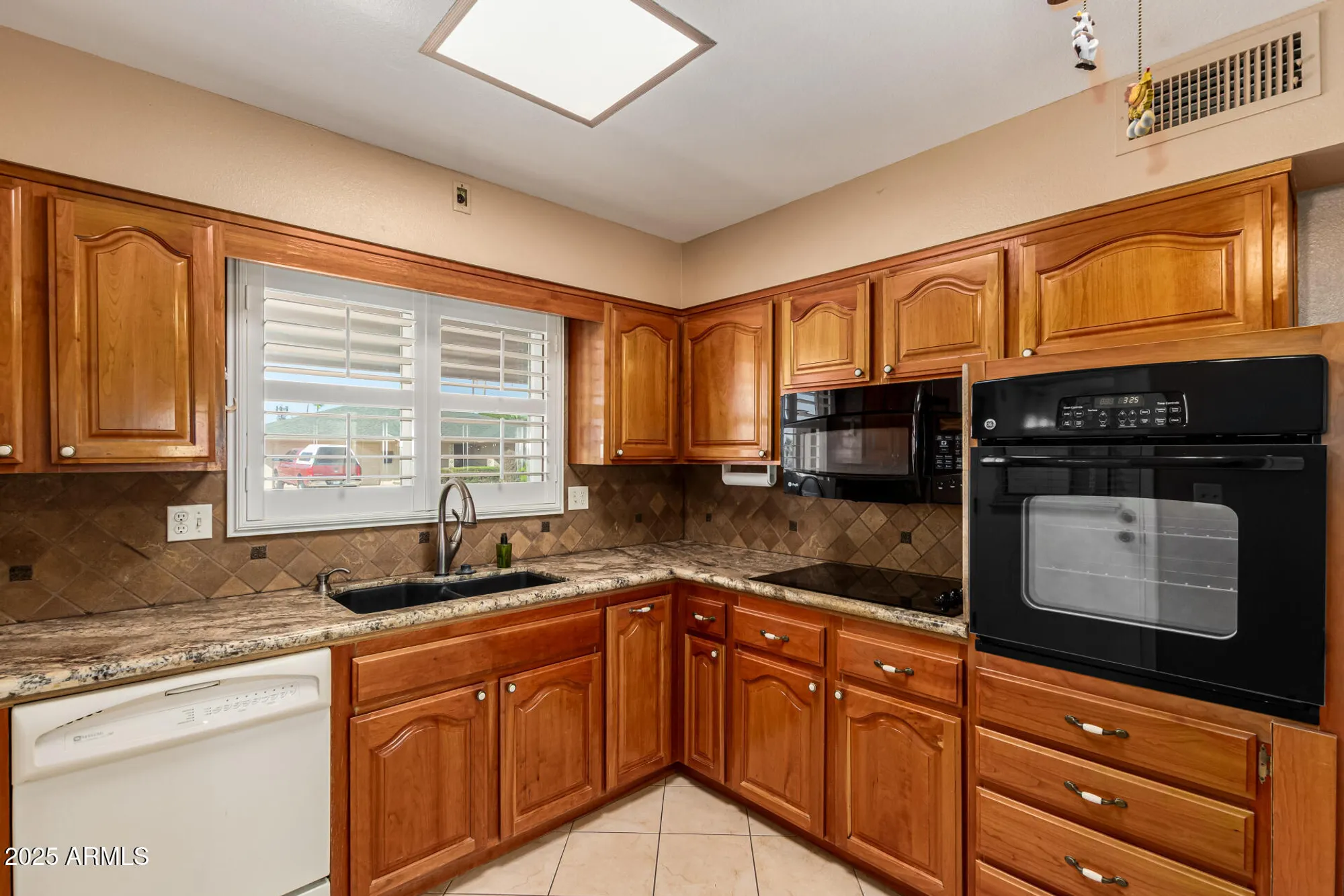 Property Slideshow image 9 of 25 | 9906 w kingswood cir, Sun City, AZ, 85351