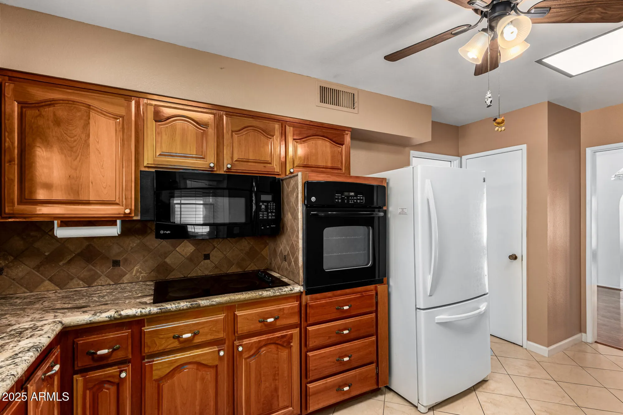 Property Slideshow image 10 of 25 | 9906 w kingswood cir, Sun City, AZ, 85351