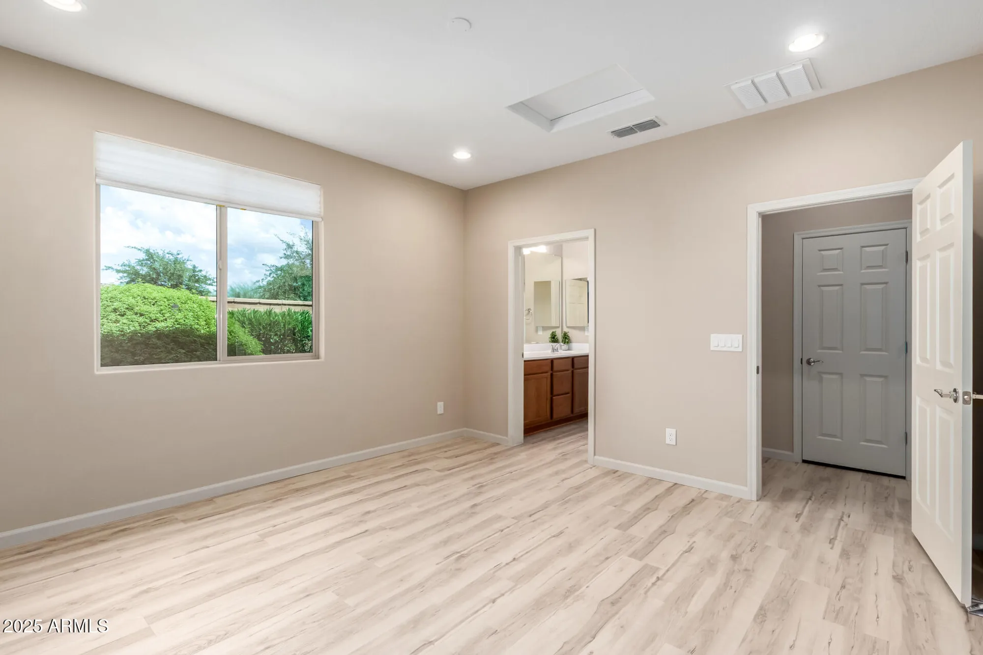 Property Slideshow image 17 of 38 | 27413 w tonopah dr, Buckeye, AZ, 85396