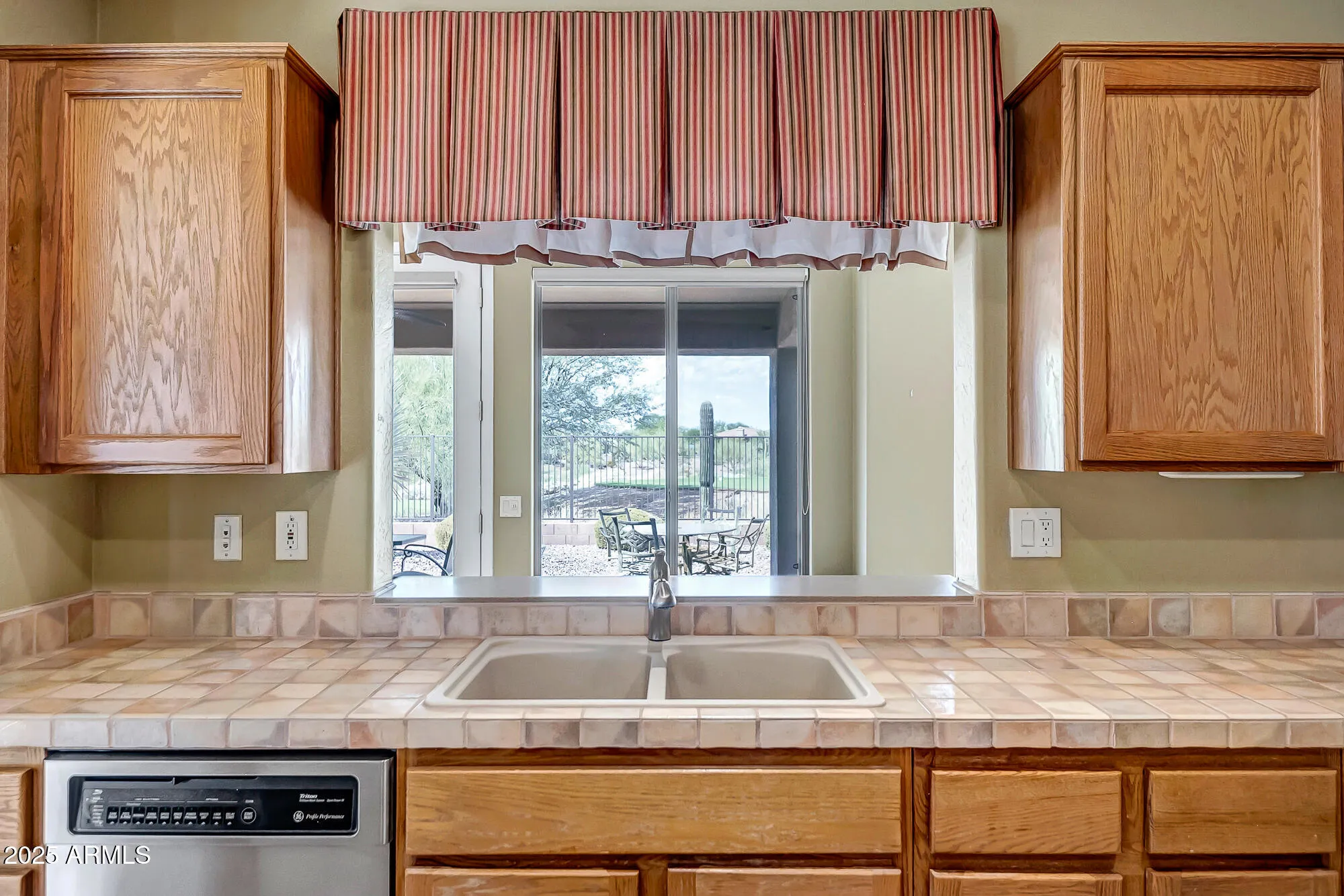 Property Slideshow image 11 of 36 | 41604 n cedar chase rd, Anthem, AZ, 85086