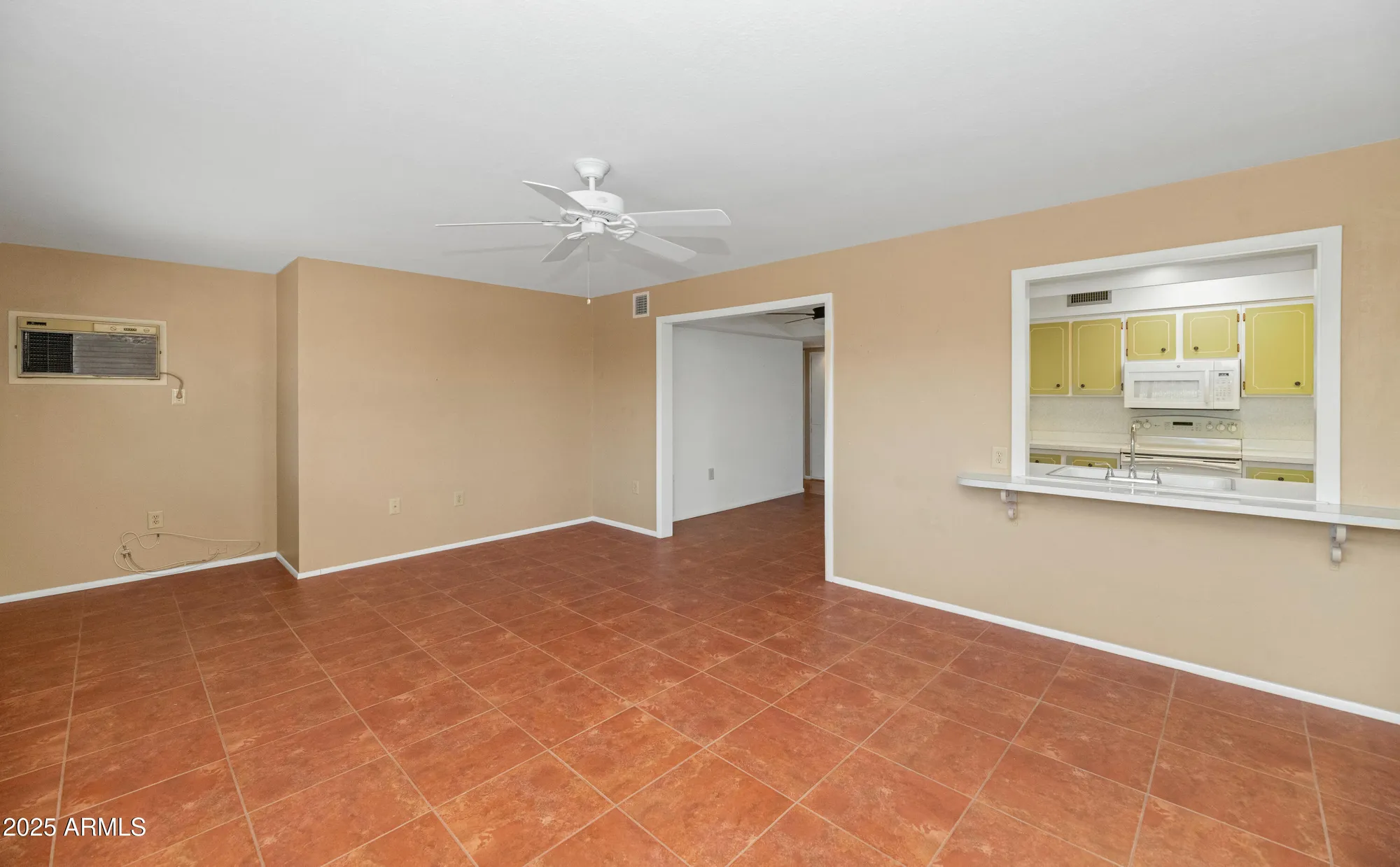 Property Slideshow image 11 of 28 | 16017 n nicklaus ln, Sun City, AZ, 85351