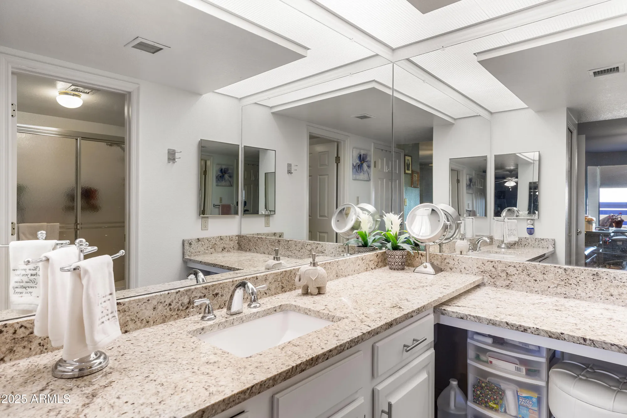Property Slideshow image 14 of 41 | 17404 n 99th ave unit 333, Sun City, AZ, 85373