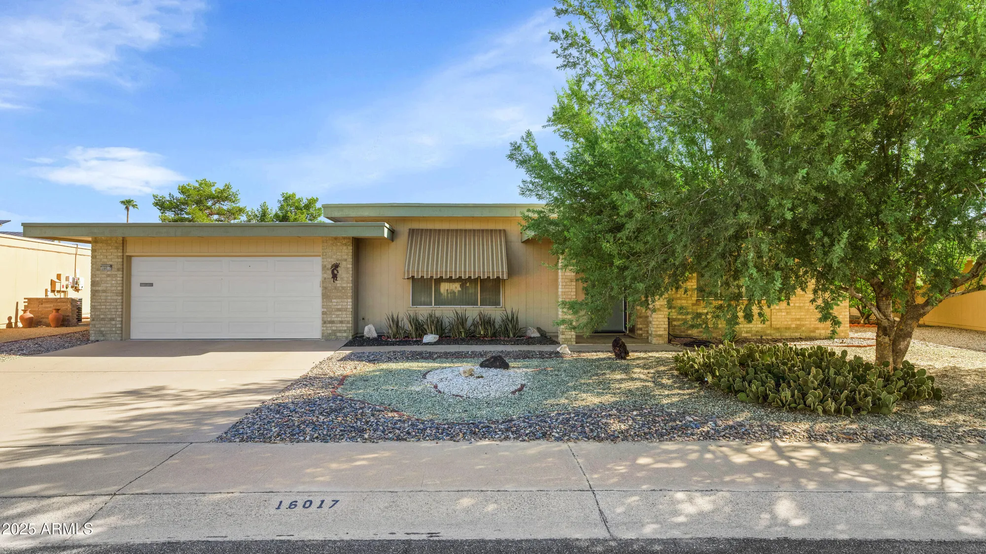 Property Slideshow image 1 of 28 | 16017 n nicklaus ln, Sun City, AZ, 85351