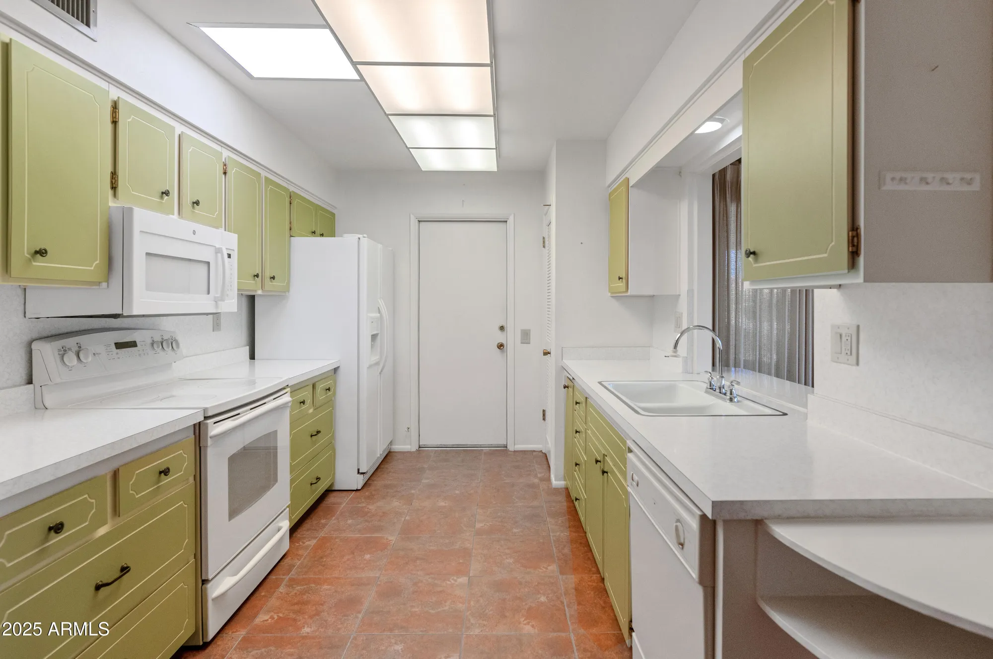 Property Slideshow image 8 of 28 | 16017 n nicklaus ln, Sun City, AZ, 85351