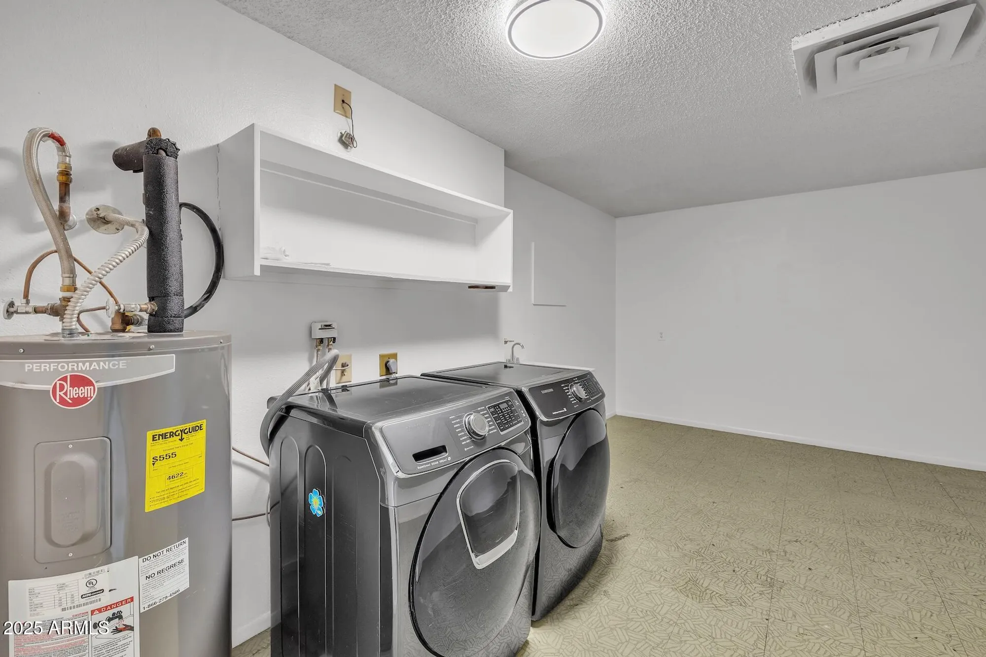 Property Slideshow image 11 of 43 | 19845 n welk dr, Sun City, AZ, 85373