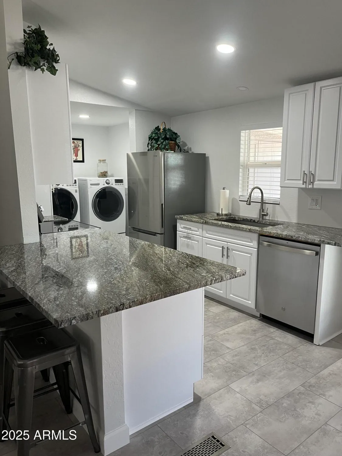 Property Slideshow image 9 of 28 | 26429 s navajo pl, Sun Lakes, AZ, 85248