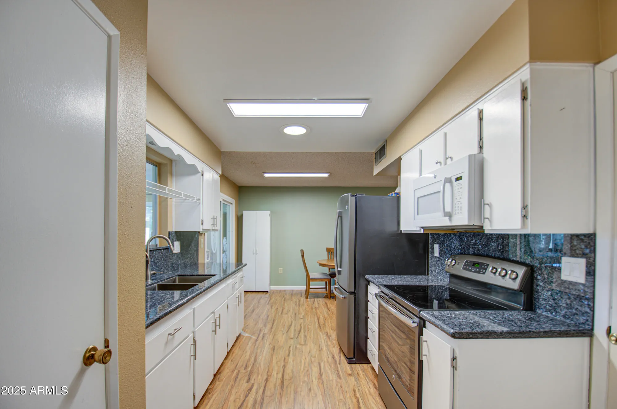 Property Slideshow image 3 of 33 | 9909 w newport dr, Sun City, AZ, 85351