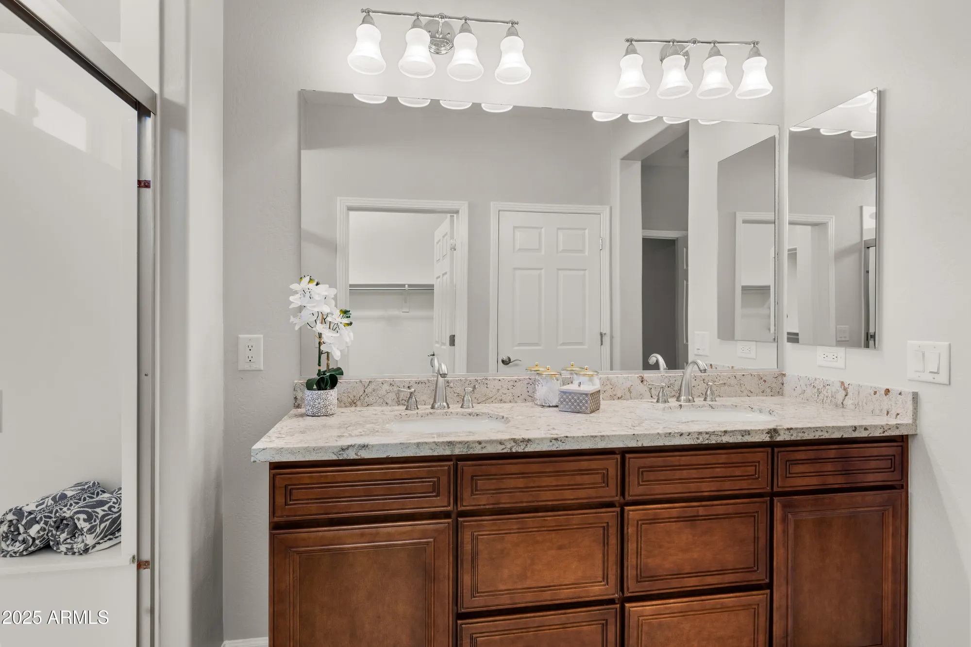 Property Slideshow image 19 of 34 | 16898 w almeria rd, Goodyear, AZ, 85395