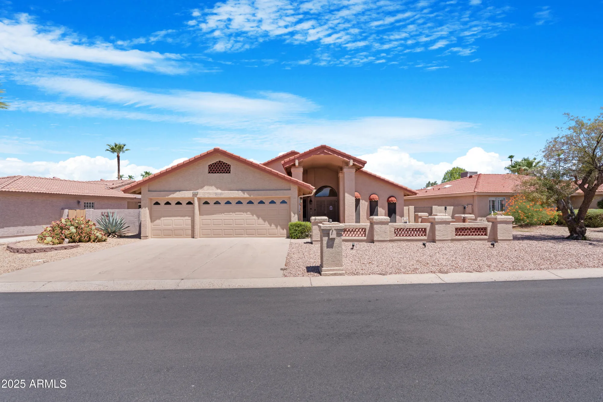 Property Slideshow image 1 of 39 | 26637 s new town dr, Sun Lakes, AZ, 85248