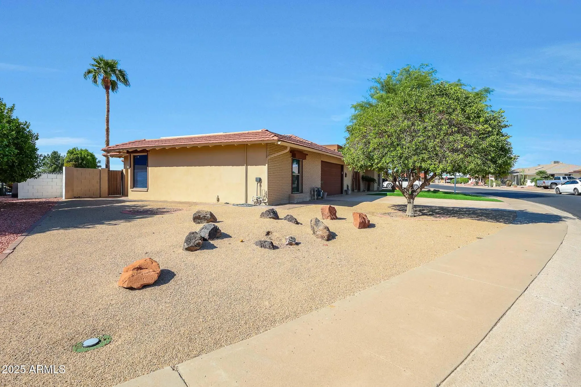 Property Slideshow image 4 of 39 | 13626 n tan tara pt, Sun City, AZ, 85351
