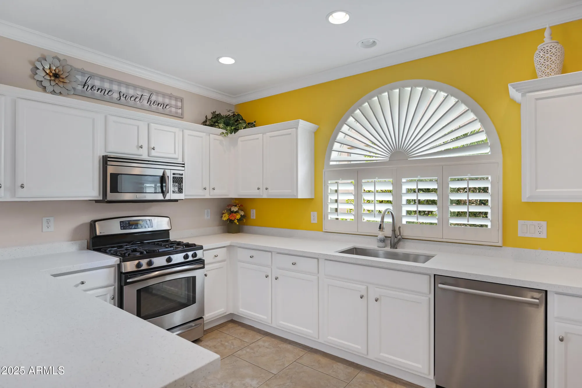 Property Slideshow image 13 of 52 | 4237 e blue spruce ln, Gilbert, AZ, 85298