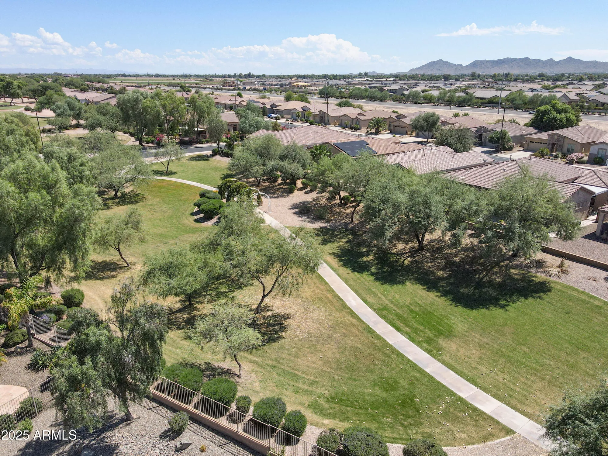 Property Slideshow image 4 of 52 | 4237 e blue spruce ln, Gilbert, AZ, 85298