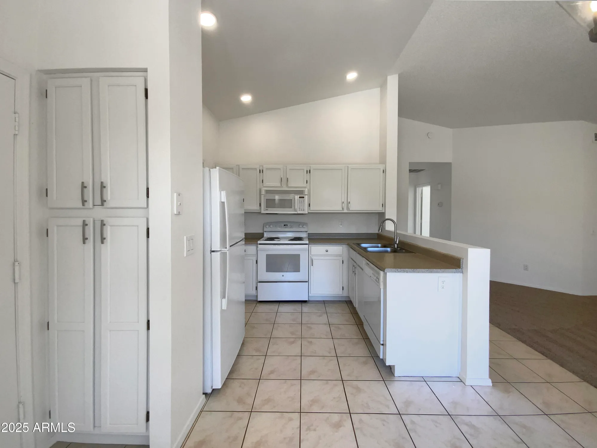 Property Slideshow image 5 of 17 | 6512 s sawgrass dr, Chandler, AZ, 85249