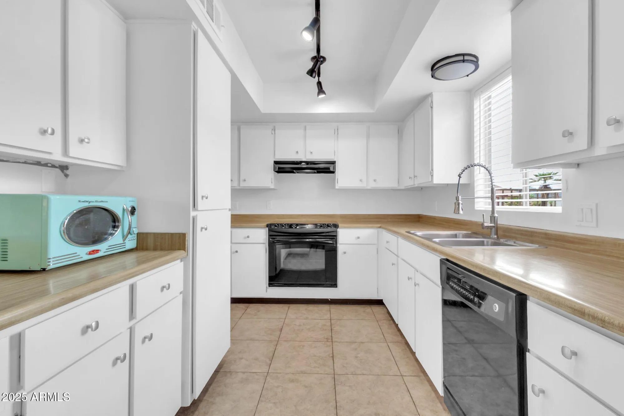 Property Slideshow image 5 of 29 | 26447 s snead dr, Sun Lakes, AZ, 85248