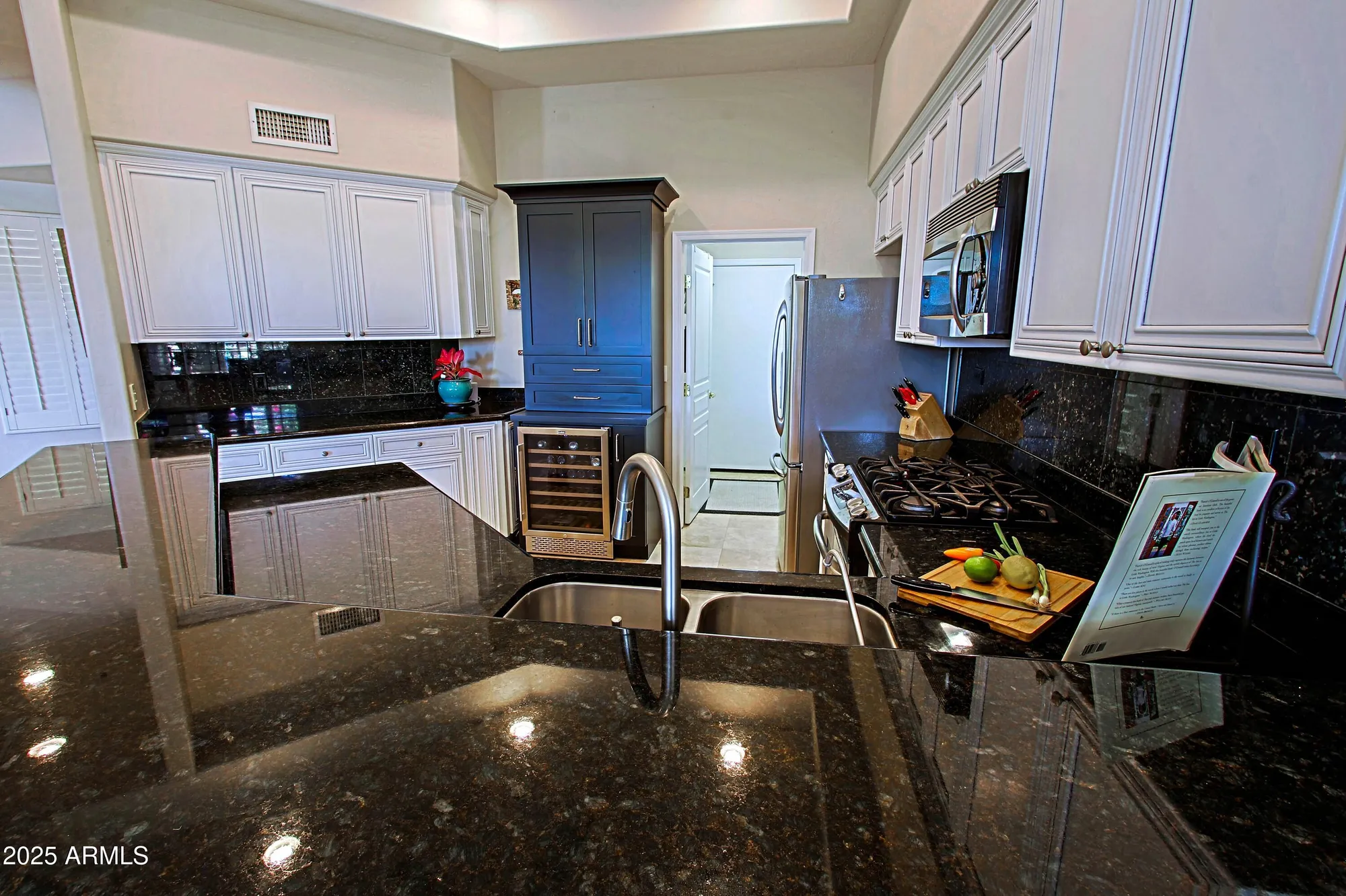 Property Slideshow image 7 of 67 | 33389 n 71st st, Scottsdale, AZ, 85266