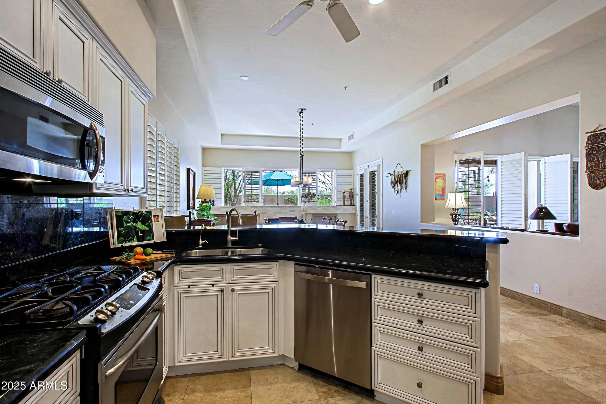 Property Slideshow image 9 of 67 | 33389 n 71st st, Scottsdale, AZ, 85266