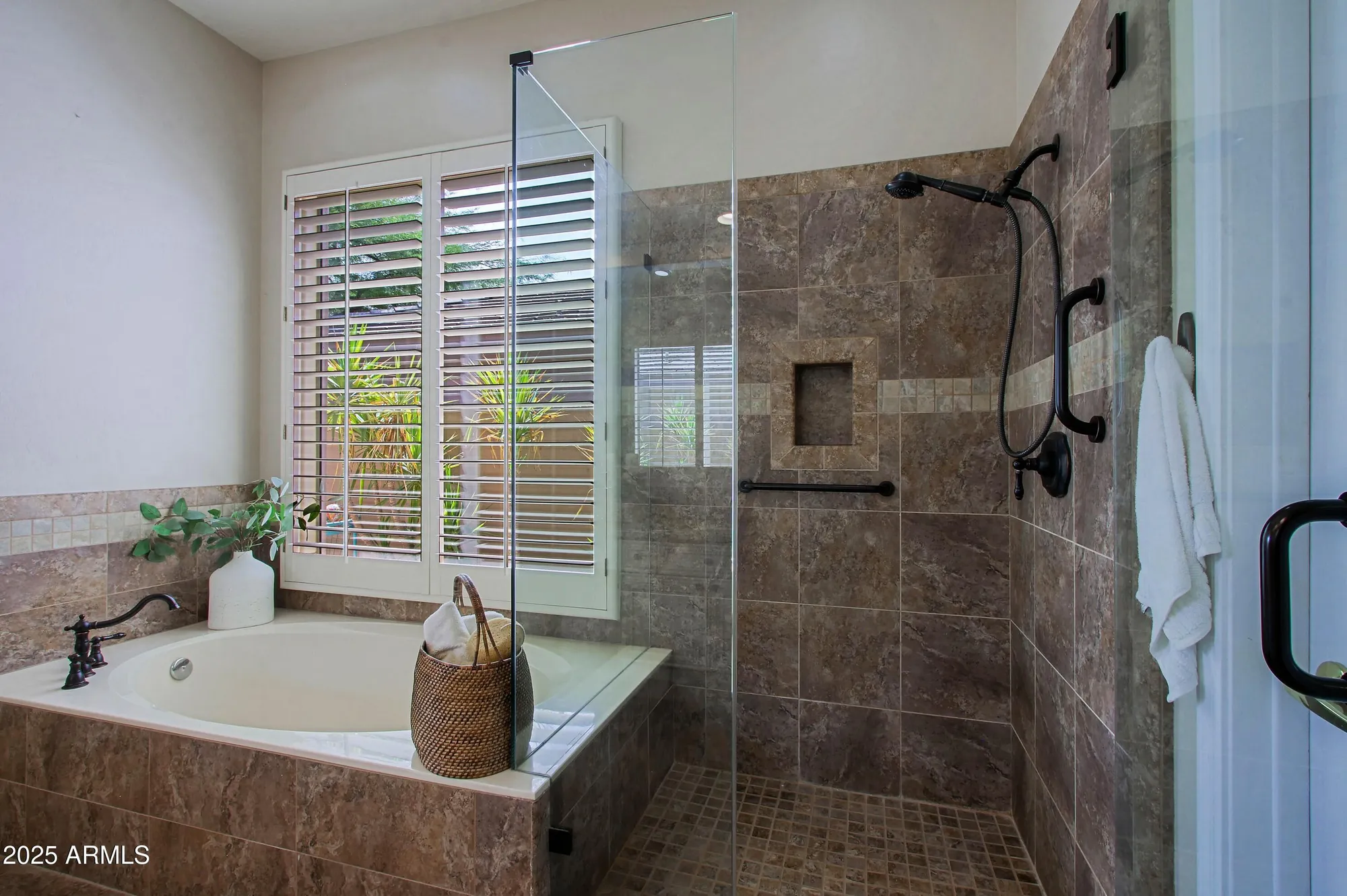 Property Slideshow image 32 of 67 | 33389 n 71st st, Scottsdale, AZ, 85266