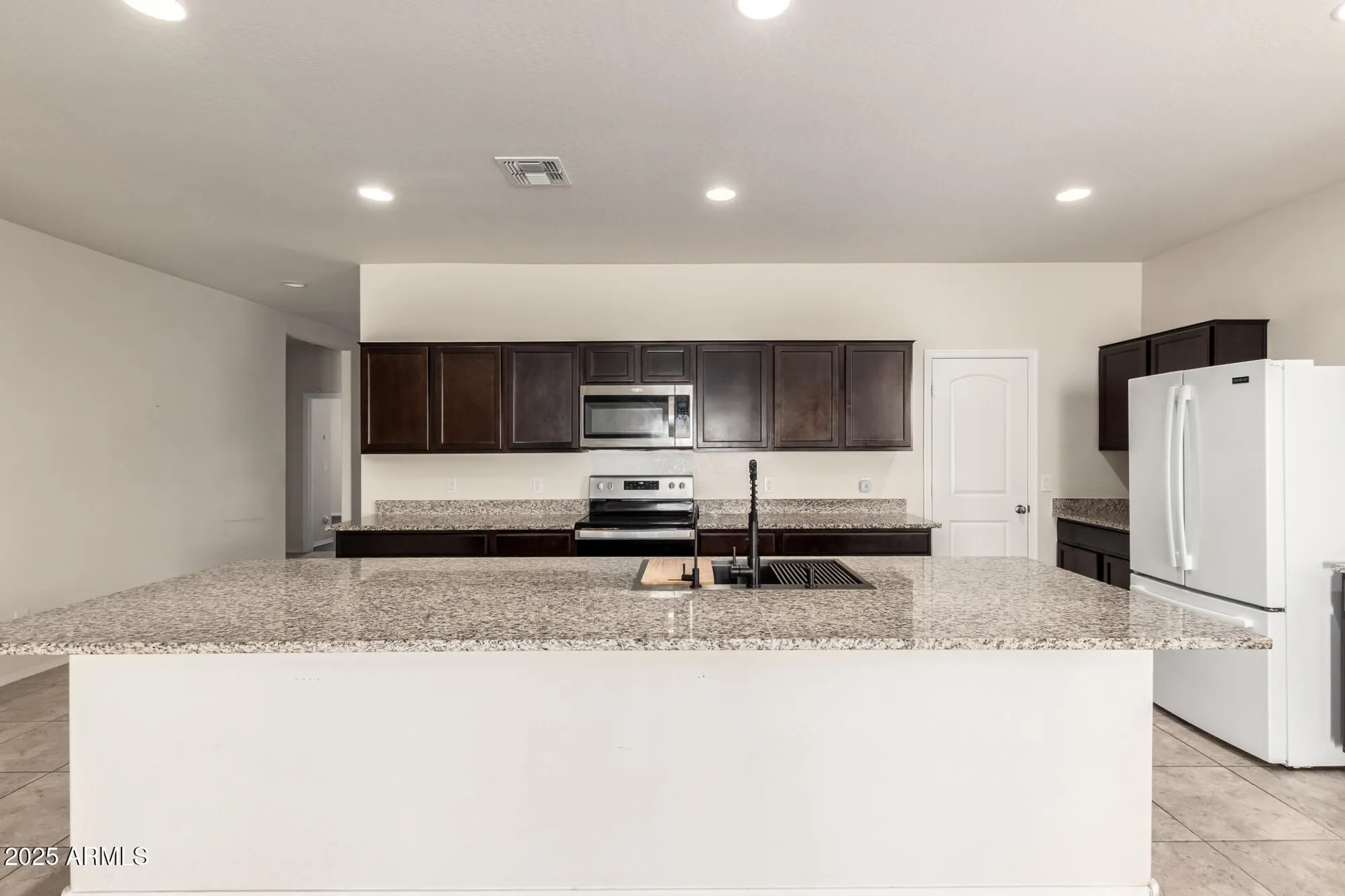 Property Slideshow image 8 of 27 | 2418 e santa barbara trl, Casa Grande, AZ, 85194