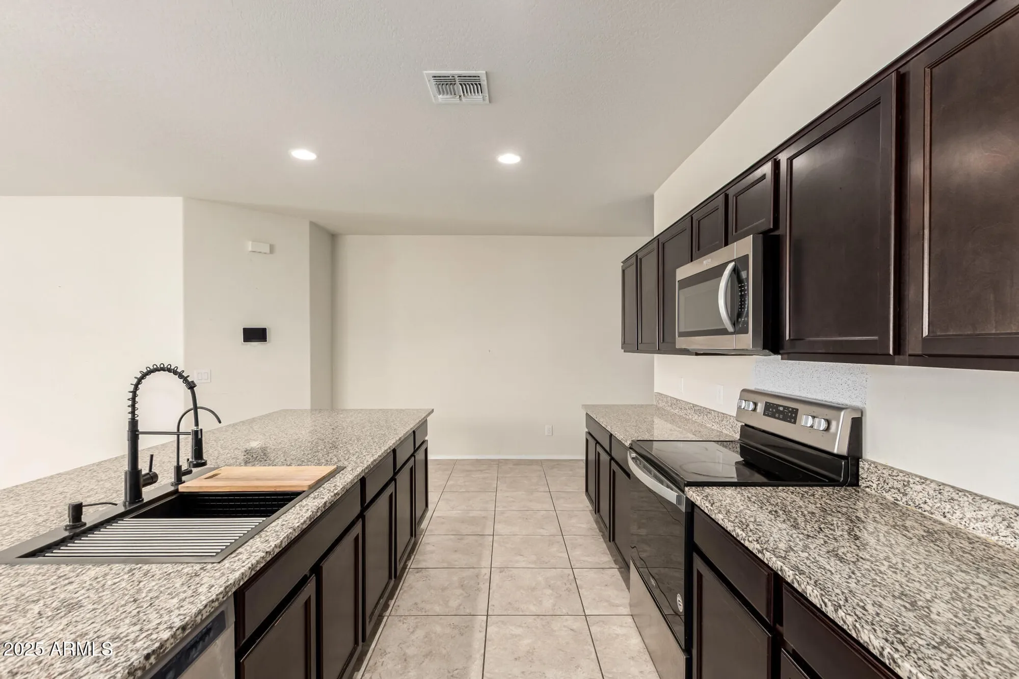 Property Slideshow image 9 of 27 | 2418 e santa barbara trl, Casa Grande, AZ, 85194