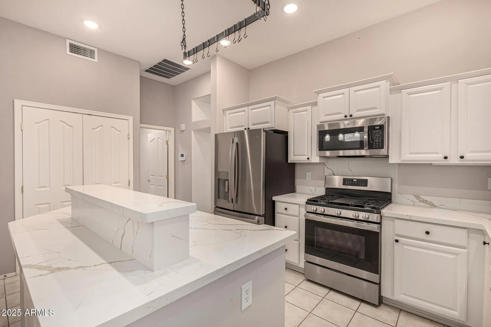 Property Slideshow image 19 of 51 | 15137 w las brizas ln, Sun City West, AZ, 85375