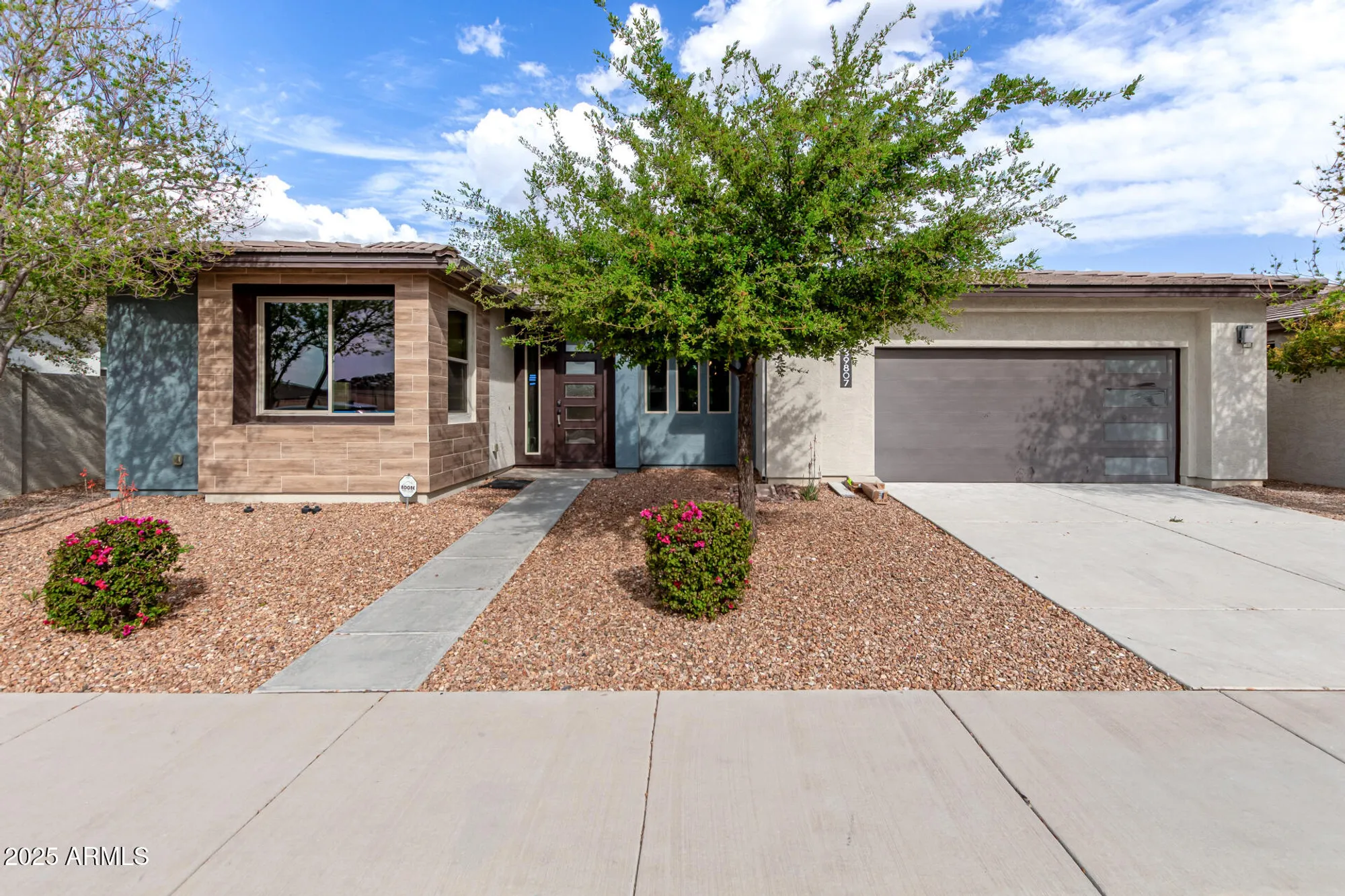 Property Slideshow image 1 of 27 | 39807 n collins ln, San Tan Valley, AZ, 85140
