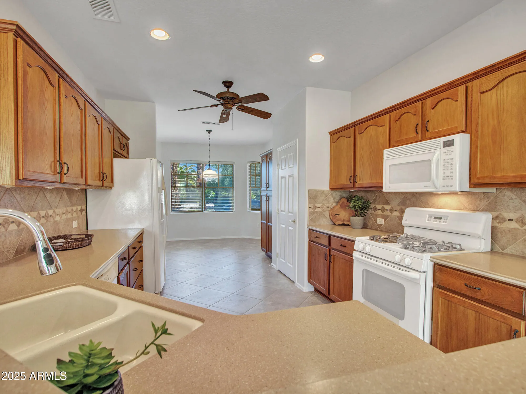 Property Slideshow image 10 of 40 | 20914 n barberry ln, Surprise, AZ, 85387