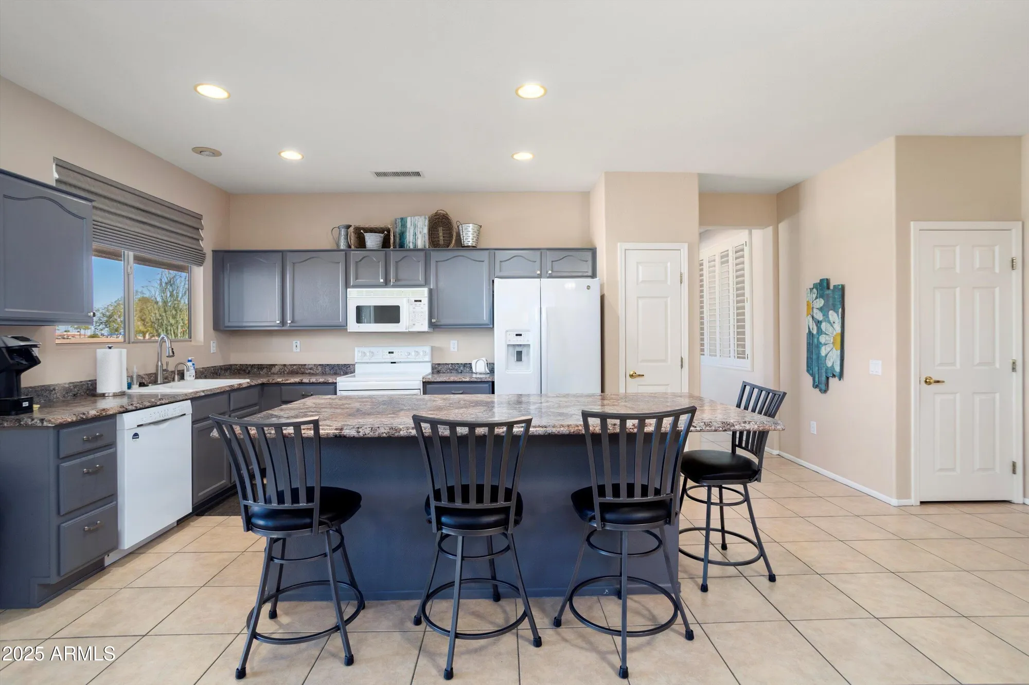 Property Slideshow image 12 of 34 | 15560 w clear canyon dr, Surprise, AZ, 85374