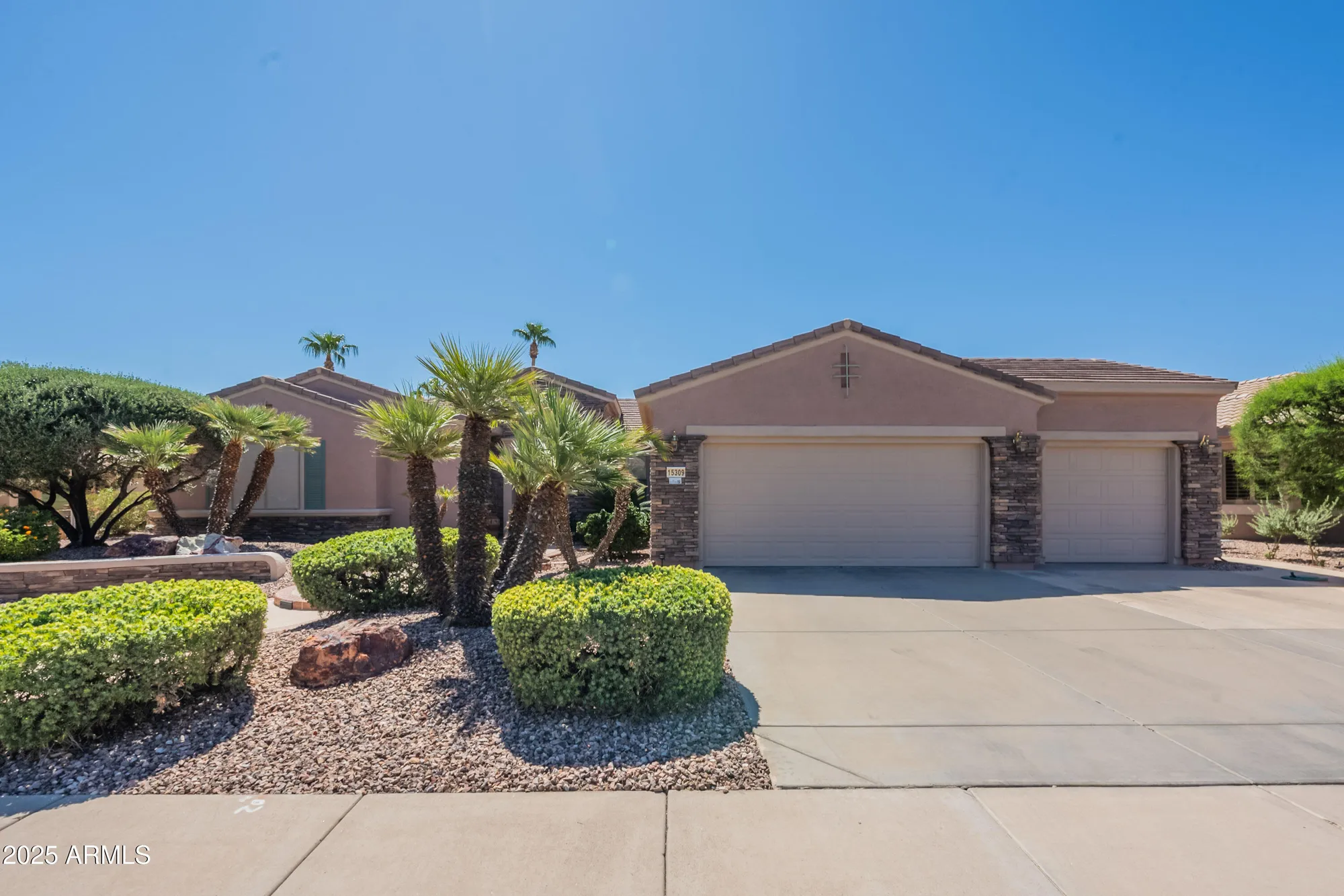 Property Slideshow image 2 of 44 | 15309 w summerwind ln, Surprise, AZ, 85374