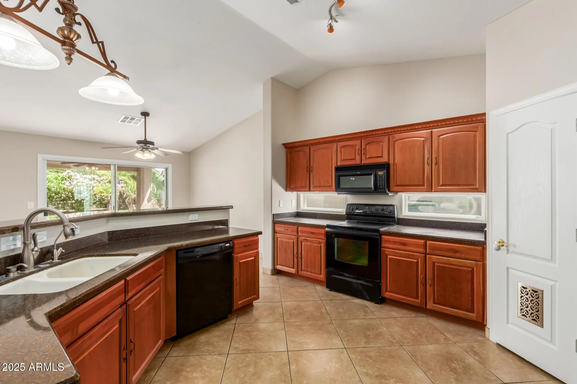 Property Slideshow image 6 of 37 | 108 s los cielos ln, Casa Grande, AZ, 85194