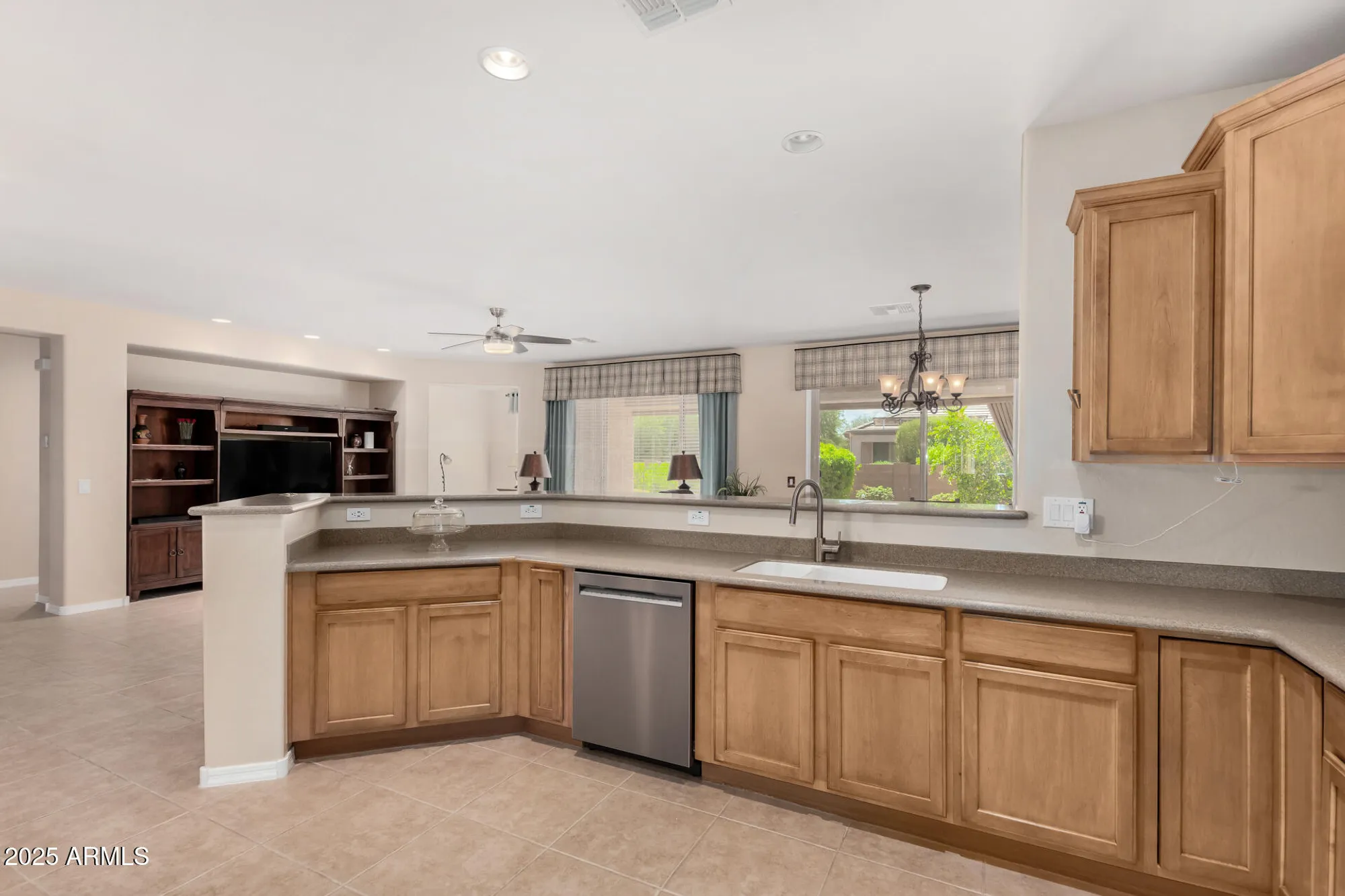 Property Slideshow image 12 of 31 | 6749 w noble prairie way, Florence, AZ, 85132