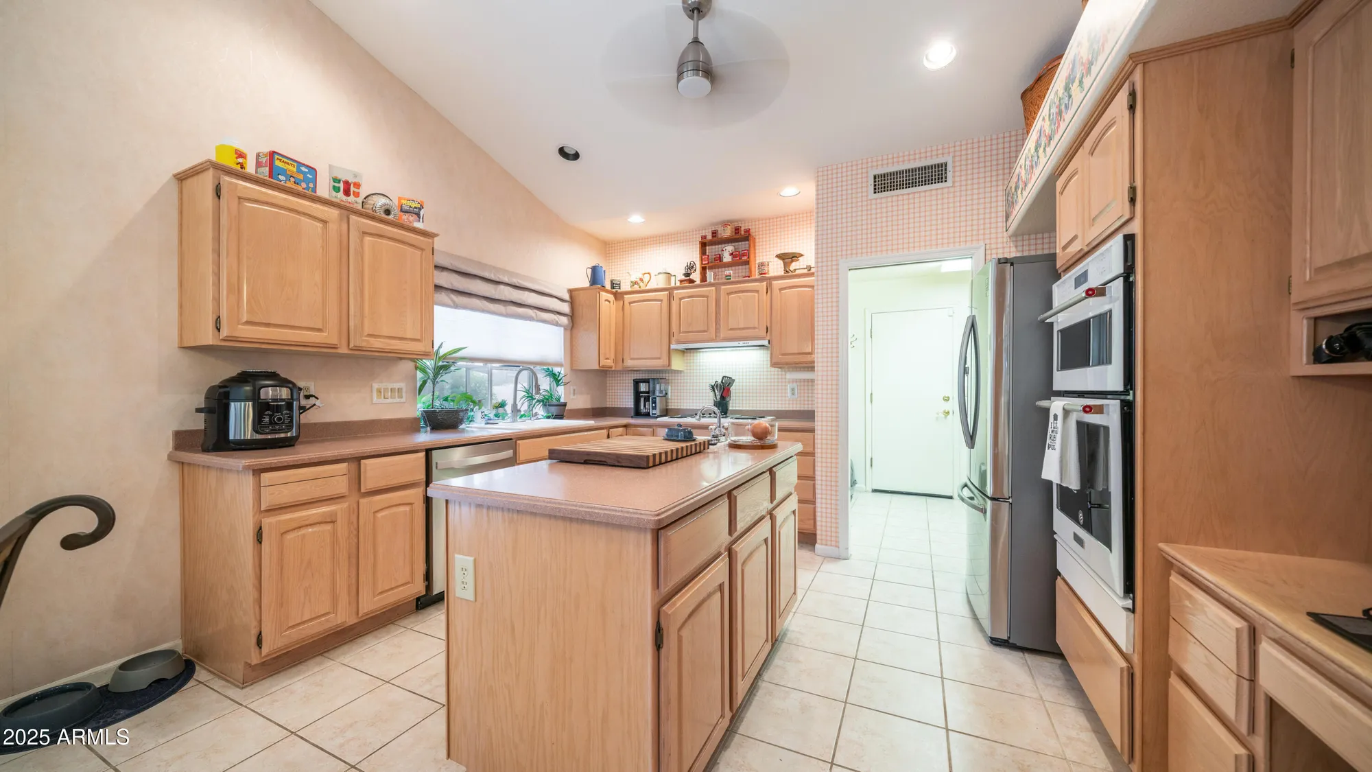 Property Slideshow image 16 of 64 | 10533 e nacoma dr, Sun Lakes, AZ, 85248