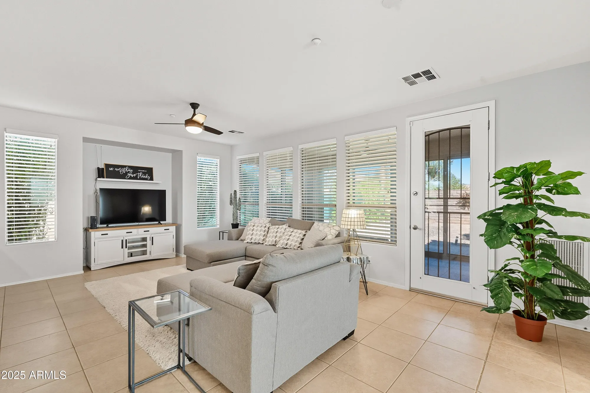 Property Slideshow image 14 of 75 | 12368 w running deer trl, Peoria, AZ, 85383