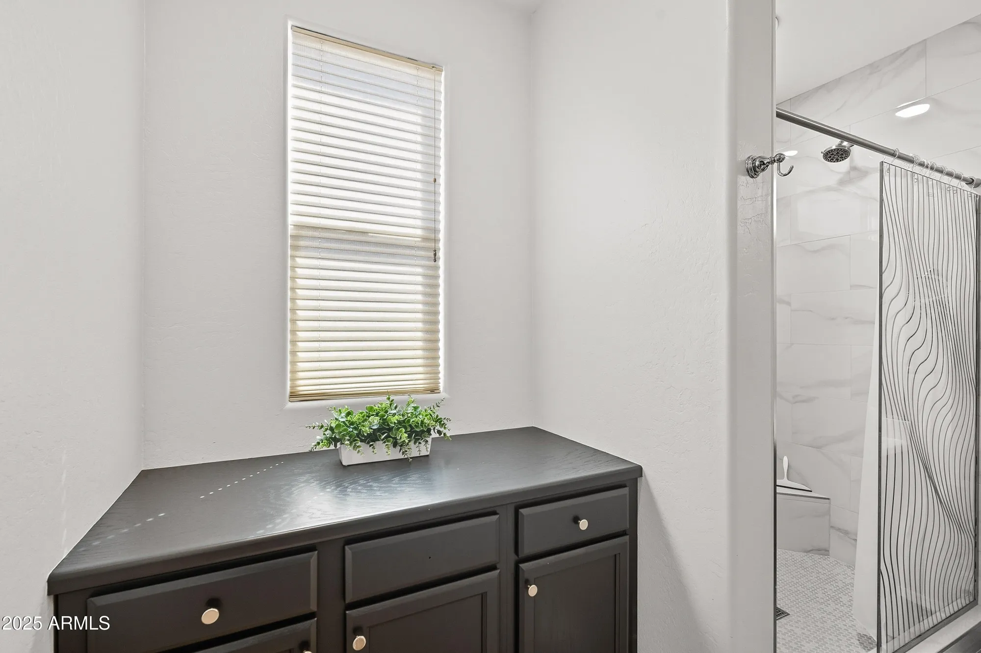 Property Slideshow image 18 of 75 | 12368 w running deer trl, Peoria, AZ, 85383