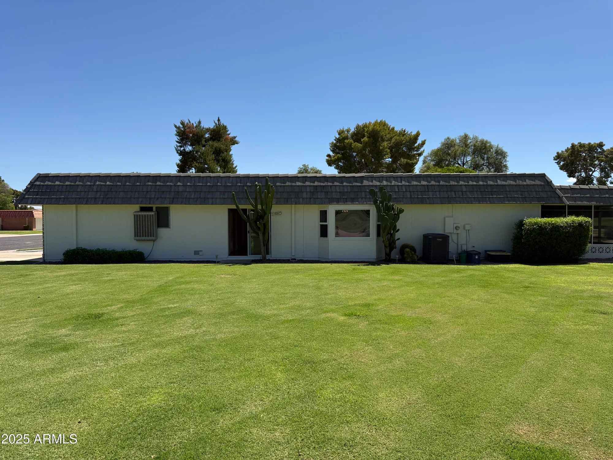 Property Slideshow image 4 of 36 | 17844 n 102nd dr, Sun City, AZ, 85373