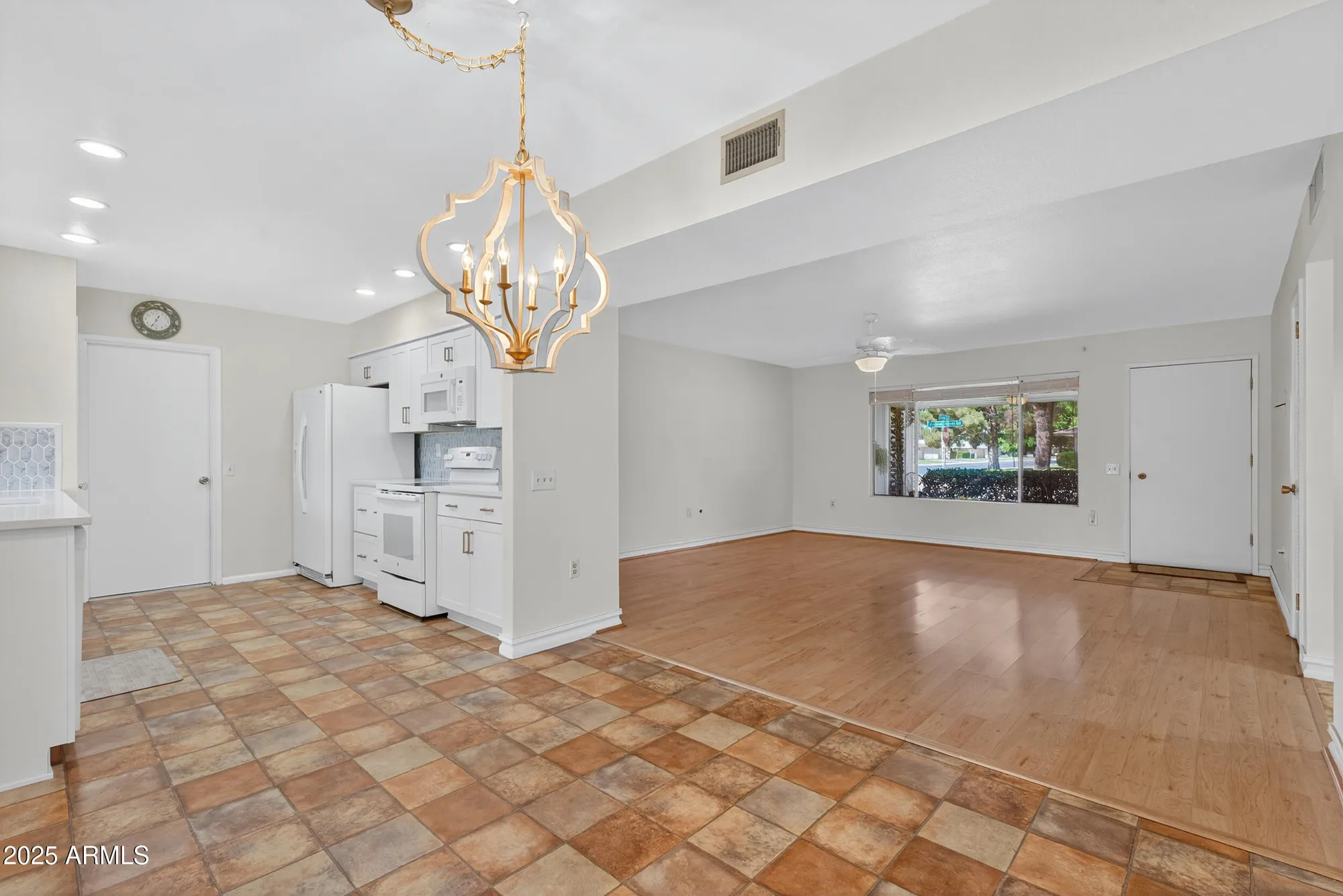 Property Slideshow image 11 of 40 | 9821 w pleasant valley rd, Sun City, AZ, 85351